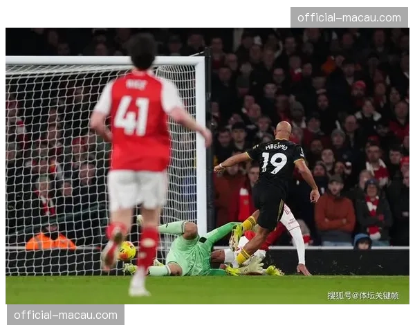 阿森纳高位逼抢限制勒沃库森反击，阿尔特塔战术部署针对性明显